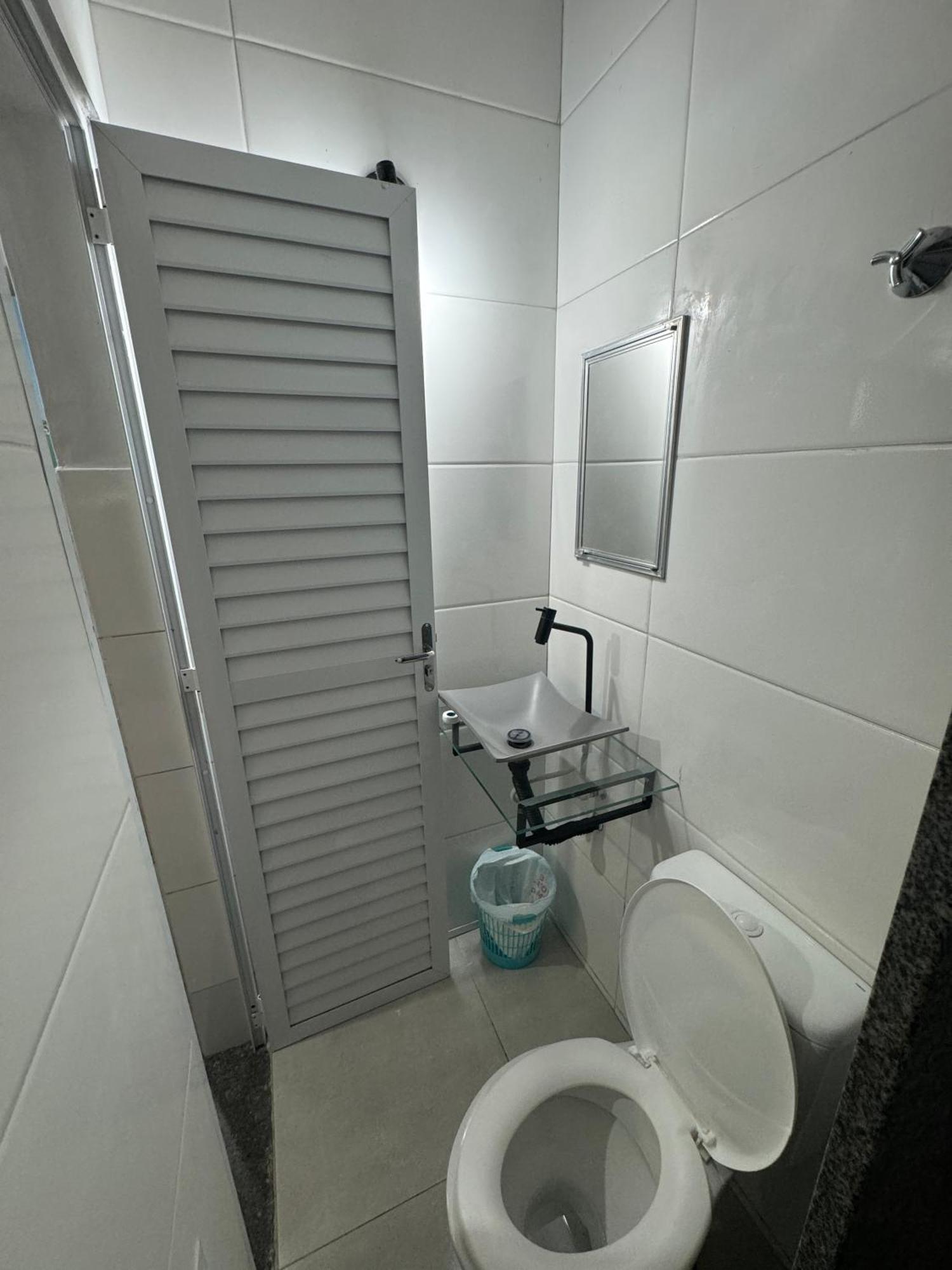 גוארפארי Suite Mar 210 - Economica E Compacta - Praia Do Morro - Predio Frente Mar Com Elevador, Atravessou A Avenida, Ja Esta Na Praia - Garagem - Internet מראה חיצוני תמונה